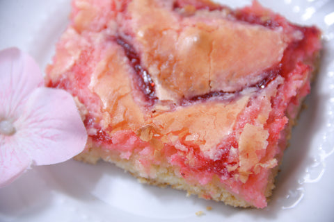Professional Strawberry Pastry - Dessert - and Cupcake Filling (2 lb pkg) (6748136898641)