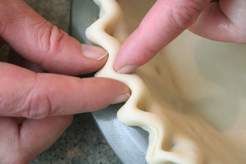 9 inch Professional Nonstick Pie Pan (See an easy way to form a pie crust.)